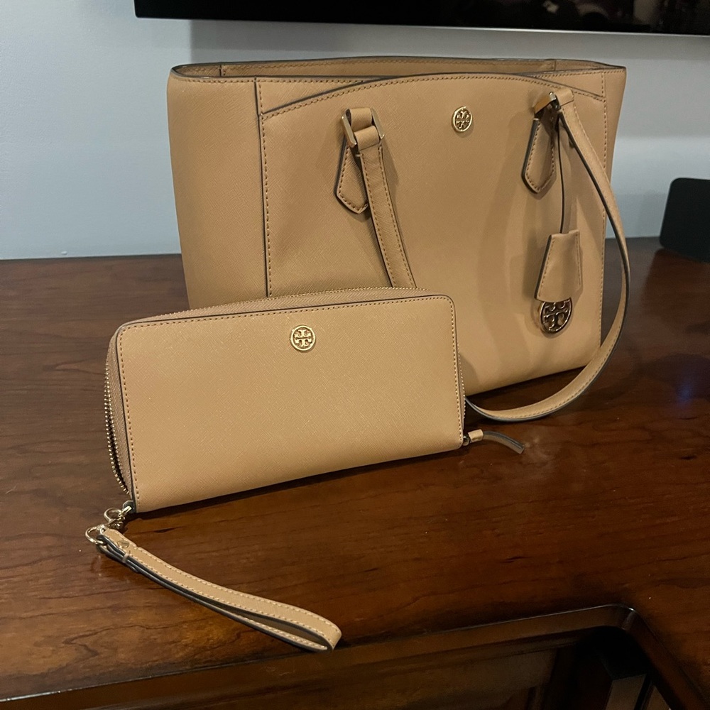 Tory Burch Robinson Small Tote…cardamom color LIKE NEW, GREAT CONDITION